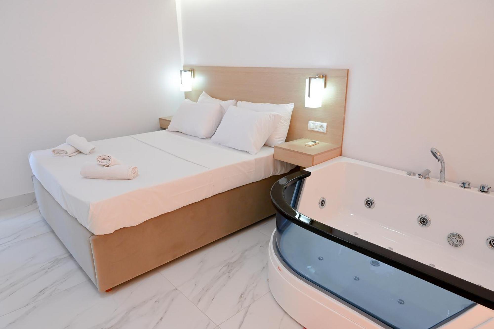 Hotel Kriti Max , Shengjin Shëngjin 外观 照片