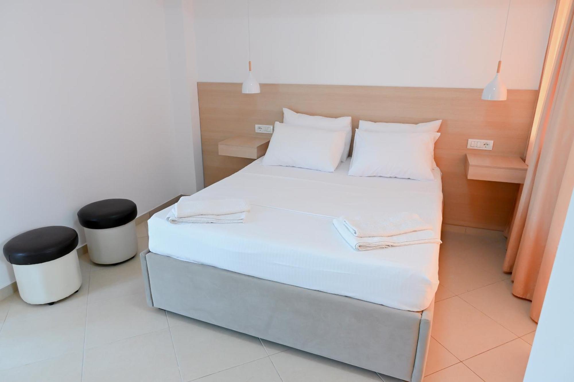 Hotel Kriti Max , Shengjin Shëngjin 外观 照片