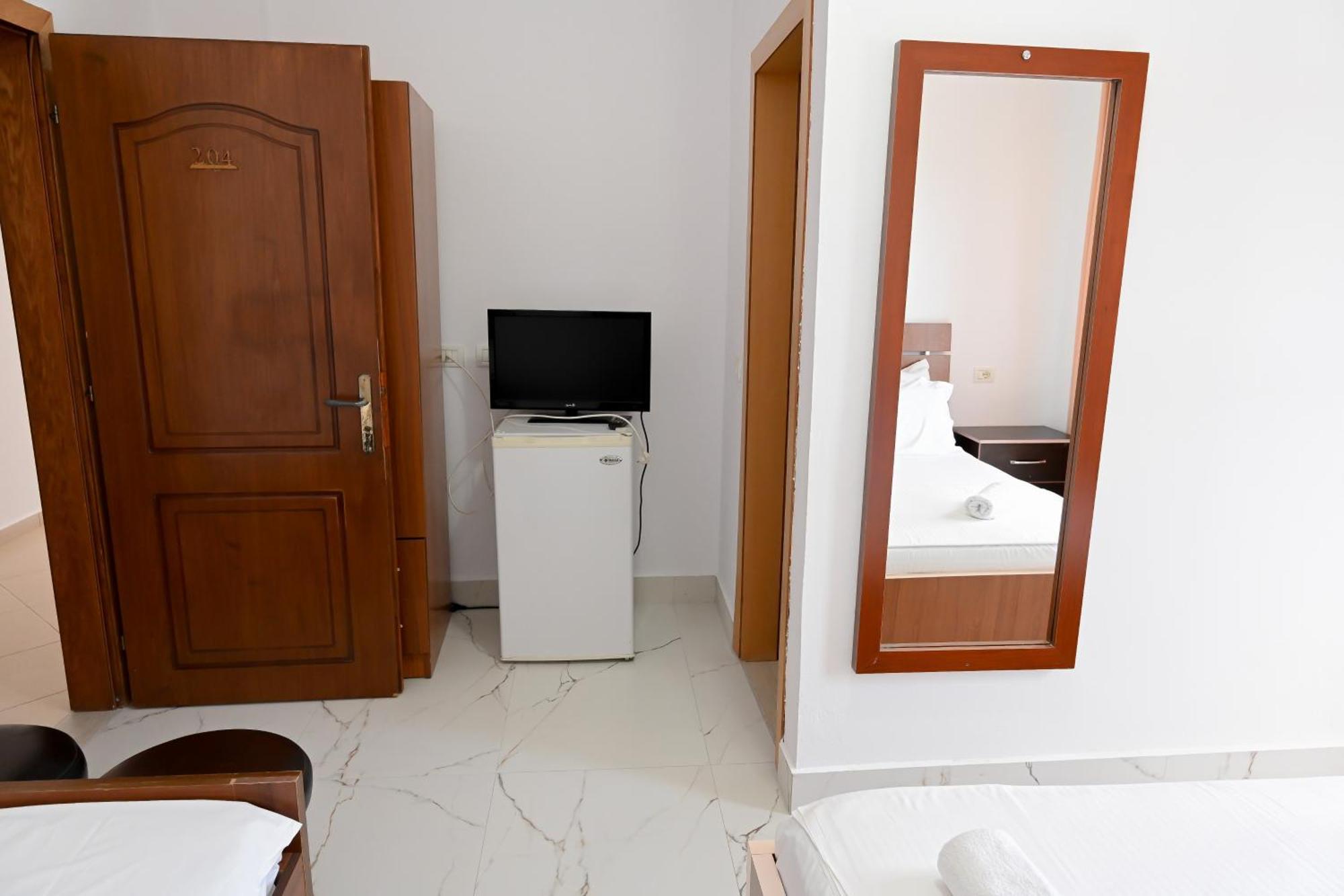 Hotel Kriti Max , Shengjin Shëngjin 外观 照片