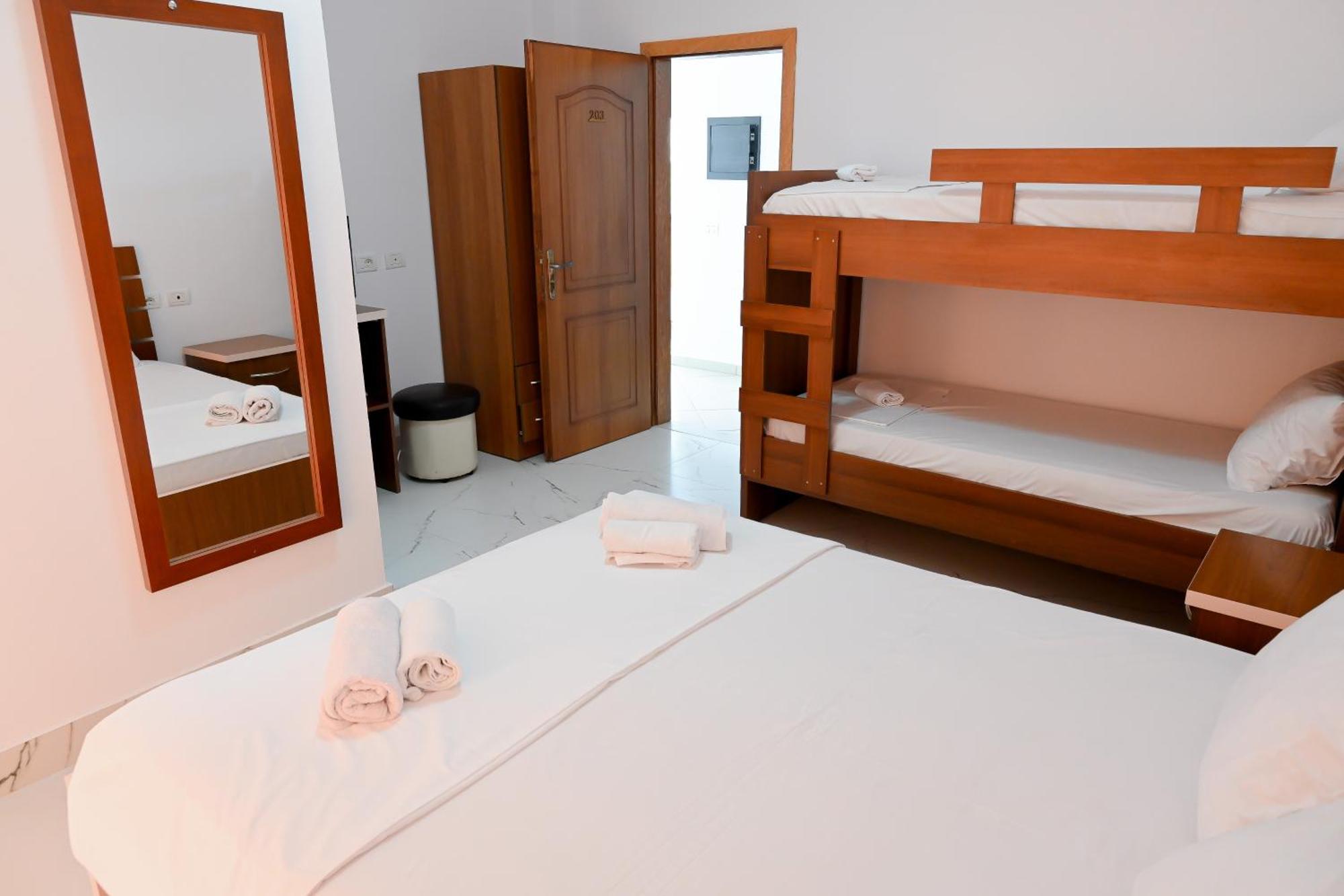 Hotel Kriti Max , Shengjin Shëngjin 外观 照片