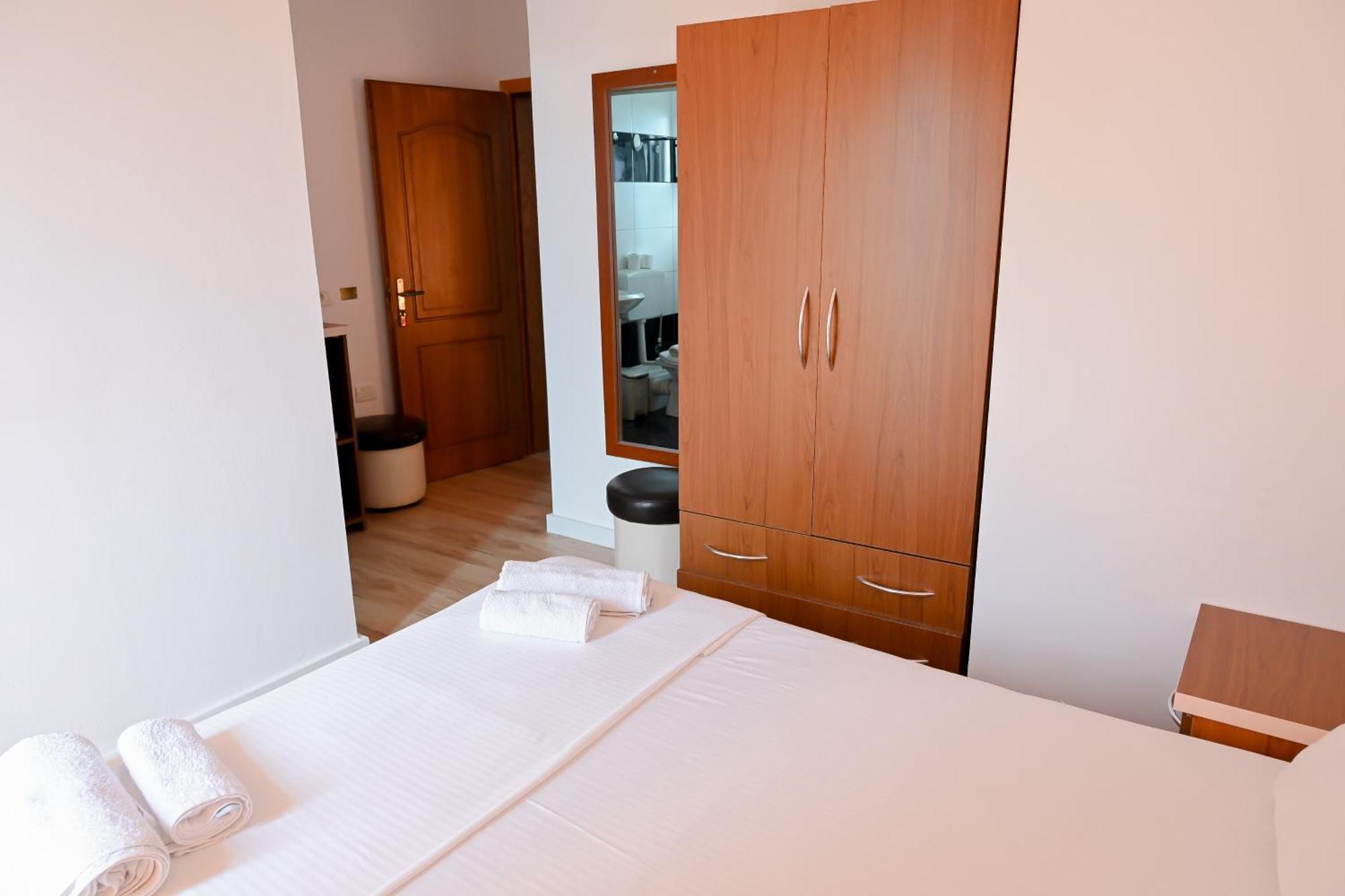 Hotel Kriti Max , Shengjin Shëngjin 外观 照片