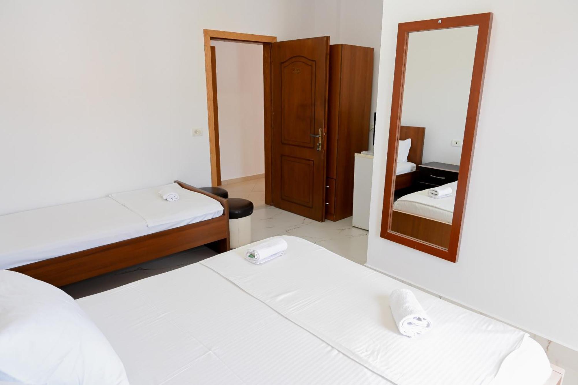 Hotel Kriti Max , Shengjin Shëngjin 外观 照片
